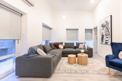 Unique 3 Bedroom Central CBD Townhouse - Stays Accommodation 1