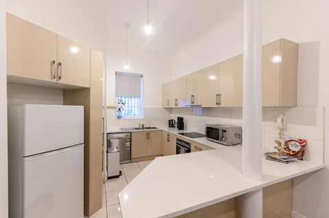 Unique 3 Bedroom Central CBD Townhouse - Stays Accommodation 4