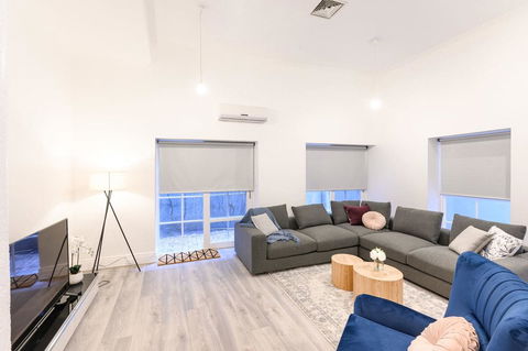 Unique 3 Bedroom Central CBD Townhouse - Stays Accommodation 3