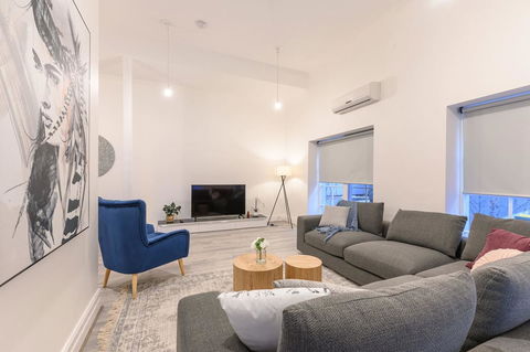 Unique 3 Bedroom Central CBD Townhouse - Stays Accommodation 0