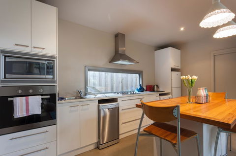The Love Shack - Romantic Bungalow - Stays Accommodation 5