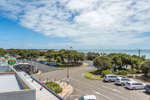 Blairgowrie Apartment 1 - On The Beach - Stays Accommodation 7