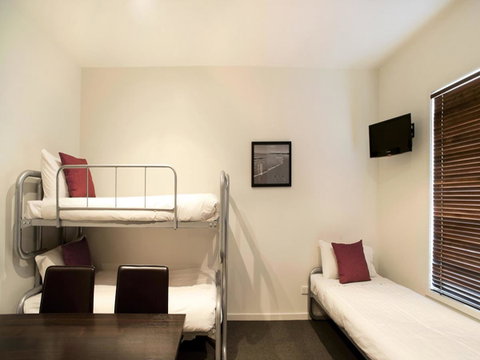 The Waves Apartments - Stayed 30