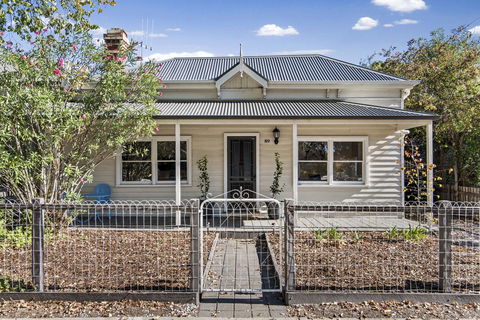 Central Bendigo Cottage, Walk To Everywhere!! - Stayed 10