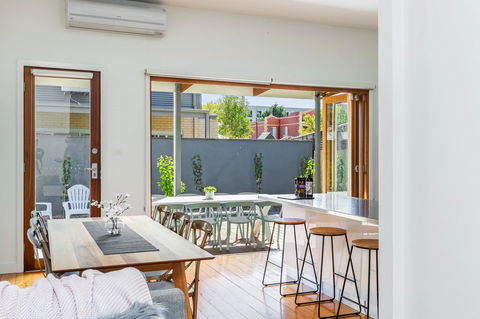 Central Bendigo Cottage, Walk To Everywhere!! - Stayed 8