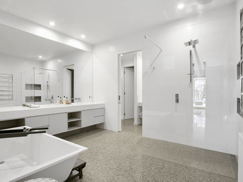 Lansdowne Villa - With Swimming Pool - Stays Accommodation 12