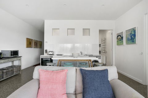 Lansdowne Villa - With Swimming Pool - Stays Accommodation 3