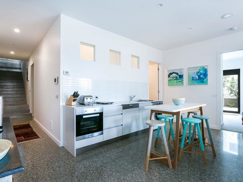 Lansdowne Villa - With Swimming Pool - Stays Accommodation 8