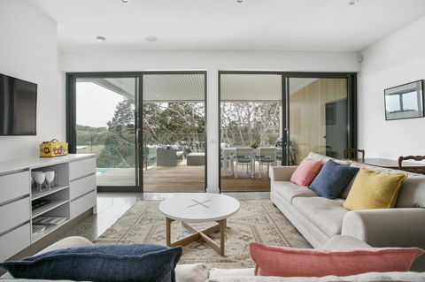 Lansdowne Villa - With Swimming Pool - Stays Accommodation 1