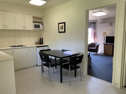 Albert Heights Serviced Apartments - Stayed 24
