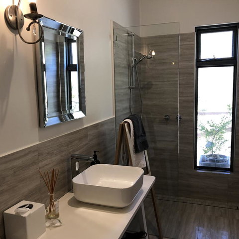 Saje\'s House & Pod - Stayed 7