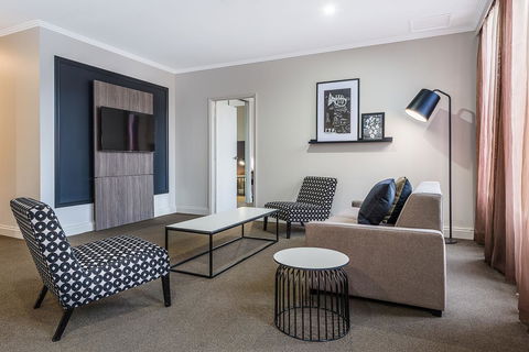 Mantra On Little Bourke - Stayed 30