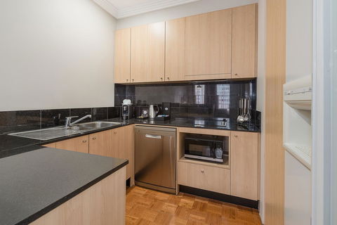 Mantra On Little Bourke - Stayed 24