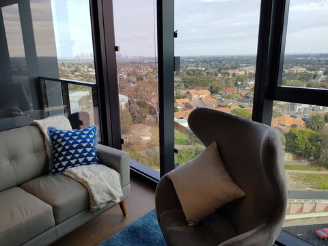 Ivanhoe Apartments - Stayed 16