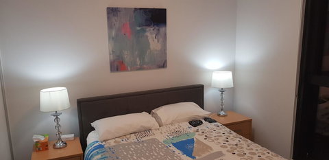 Ivanhoe Apartments - Stayed 20