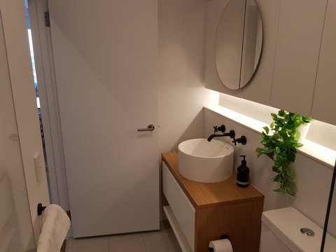 Ivanhoe Apartments - Stayed 24