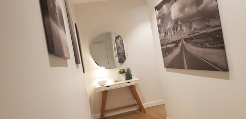 Ivanhoe Apartments - Stayed 15