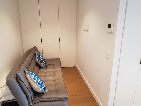 Ivanhoe Apartments - Stayed 25