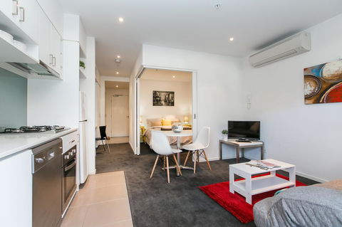 Complete Host The River Apartments - Stayed 1