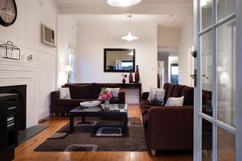 Churchills - Stays Accommodation 7