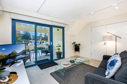 The Waterfront Apartment - Stayed 10