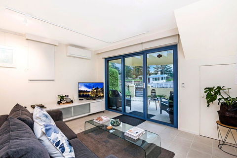 The Waterfront Apartment - Stayed 9
