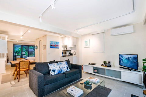 The Waterfront Apartment - Stayed 7