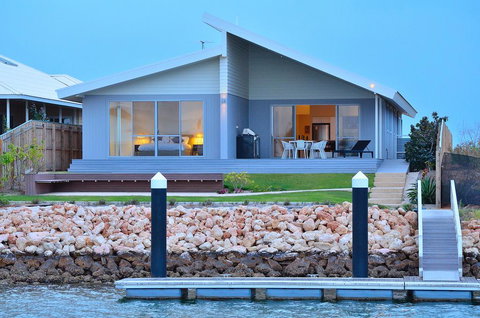 The Carnarvon Luxury Canal Home - Stayed 0