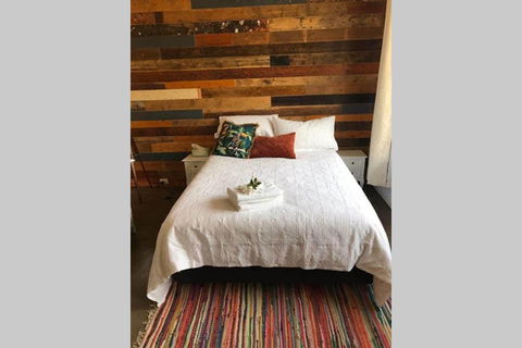 The Cottage - 58 Acre Farm Stay At Hanging Rock - Stayed 1