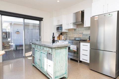 The Endsleigh -1 Bedroom Villa, Free Wifi, Near CBD - Stayed 3