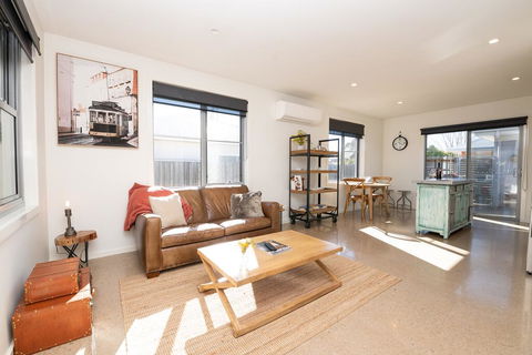 The Endsleigh -1 Bedroom Villa, Free Wifi, Near CBD - Stayed 2