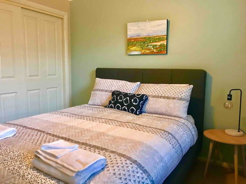 The Entertainer - Downtown Orange, Sleeps 11 - Stayed 2