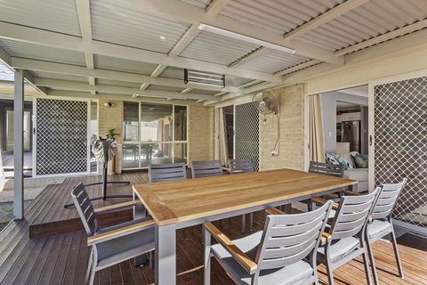 The Family Entertainer In The Heart Of Corlette! - Stays Accommodation 3