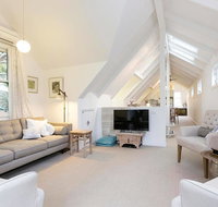 The Gatehouse - Light filled cottage in the leafy suburb of Hawthorn