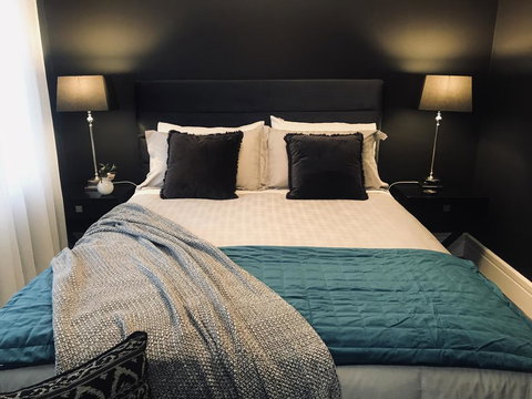 The Grove - Stayed 1