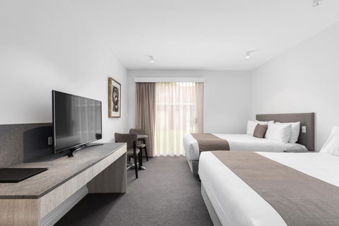 The Henty - Stayed 2
