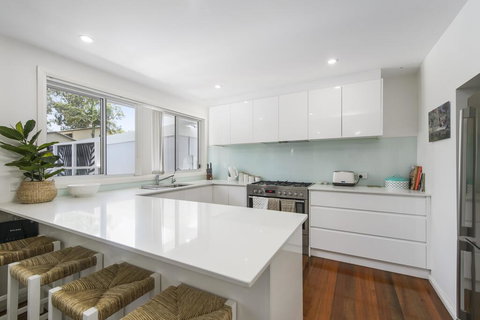 THE LAKE HOUSE - WiTH SWIMMING POOL - Stayed 3