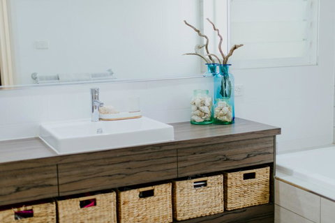 THE LAKE HOUSE - WiTH SWIMMING POOL - Stayed 2