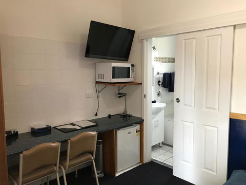 The Lodge Outback Motel - Stays Accommodation 2