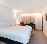 The Nest - Spacious Studio on Newcastle St with Roof Terrace - Stays Accommodation