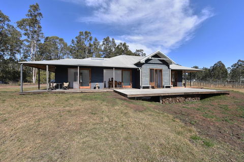 The Parson's Vineyard Retreat - Get Amongst The Vineyards In A Historic Home - Stayed 3