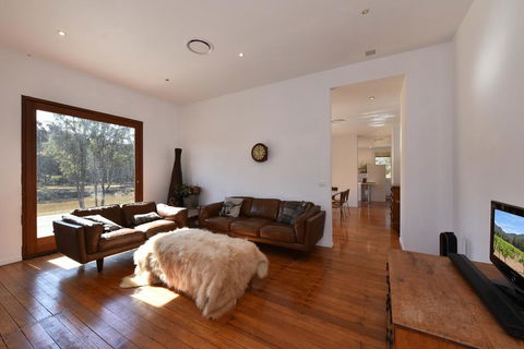 The Parson's Vineyard Retreat - Get Amongst The Vineyards In A Historic Home - Stayed 2