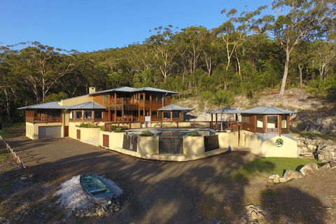The Pool House - Stays Accommodation 2