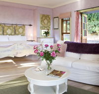 The Spotted Chook and Amelie's Petite Maison - Stayed