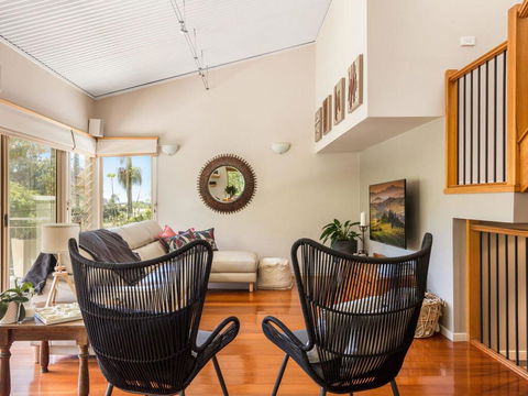 The Stanwell Beach Glass House - Beach & Pool - Stayed 1