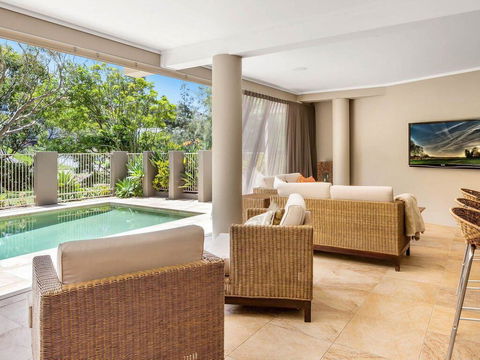 The Stanwell Beach Glass House - Beach & Pool - Stayed 0