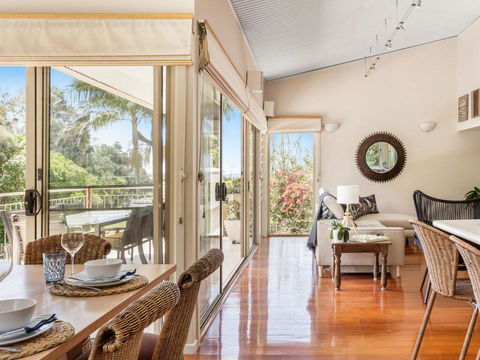 The Stanwell Beach Glass House - Beach & Pool - Stayed 2