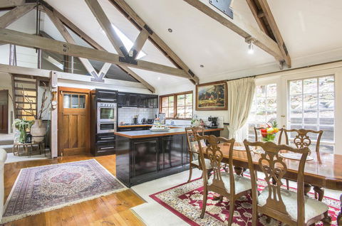 The Stone On The Hill - 3 Bedroom House - Stayed 2