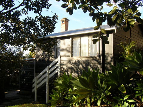 The Tree House, 6 Gowing Street - Stays Accommodation 2