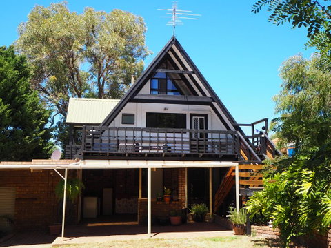 The Treehouse Mandurah - Stays Accommodation 1